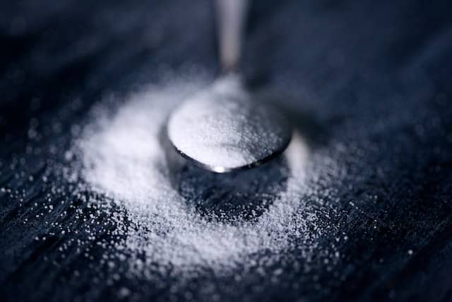 white refined sugar